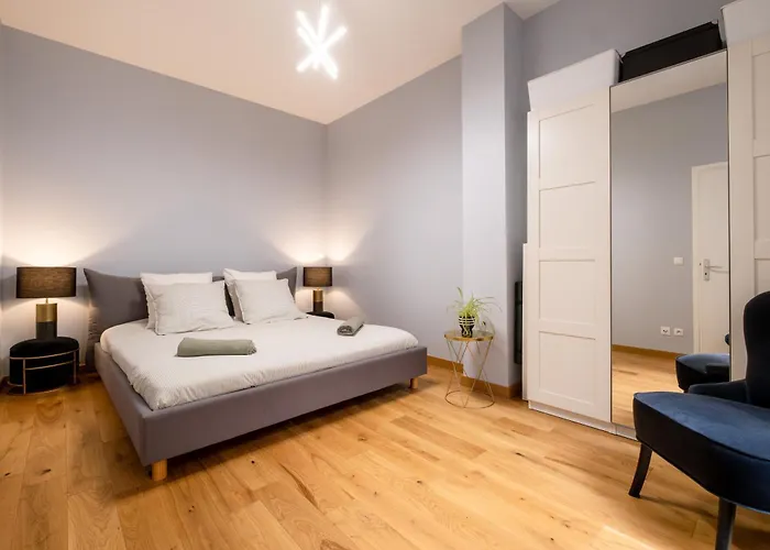 Apartament Luxury Flat Champs Elysees 4 Guests *