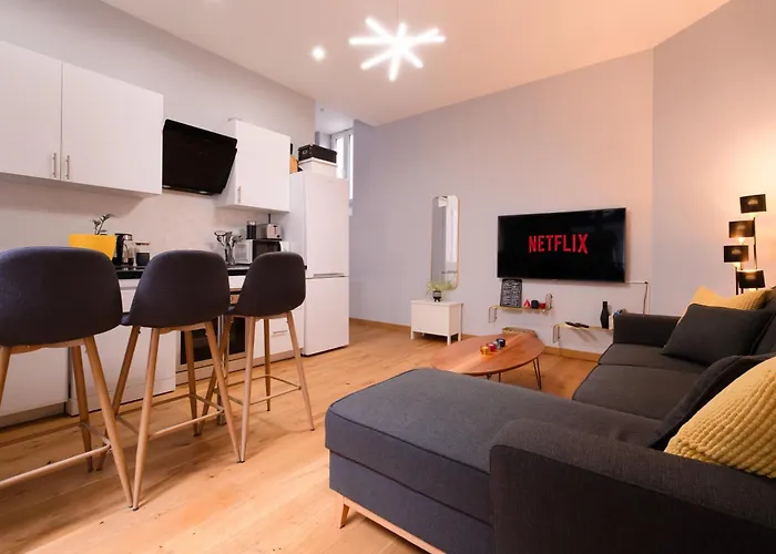 Luxury Flat Champs Elysees 4 Guests Paryż
