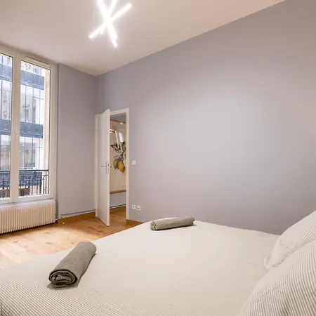 Luxury Flat Champs Elysees 4 Guests Apartamento *